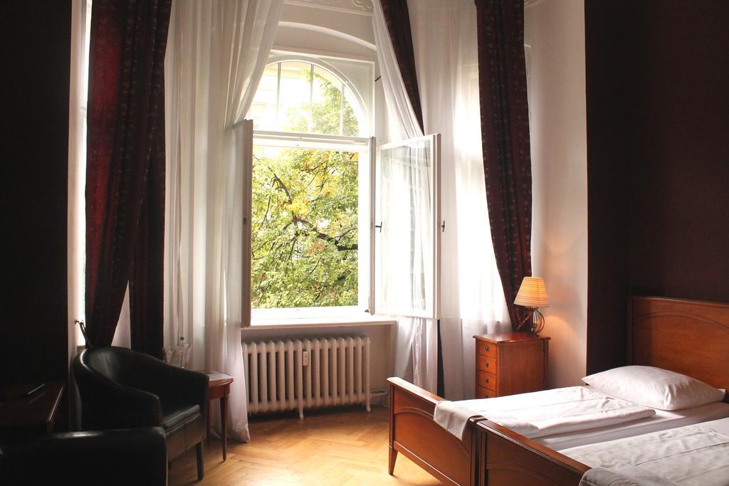 Hotel-Maison Am Olivaer Platz Berlin Room photo